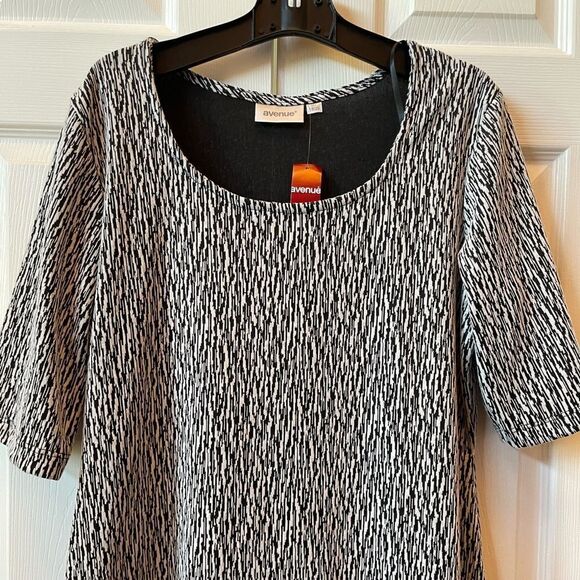 BLACK AND WHITE PULL OVER DRESS WITH 3/4 LENGTH SLEEVES SIZE 18/20 NWT - Picture 2 of 6
